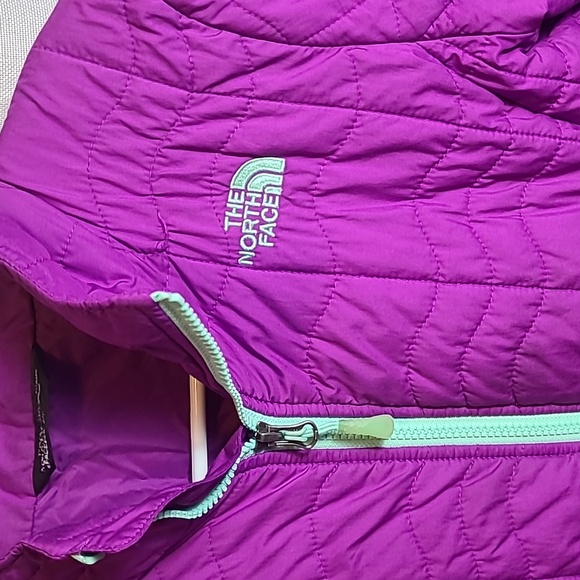 Women's THE NORTH FACE Pink/Purple w/ Green Accent Full-Zip Quilted Jacket Sz S - Picture 2 of 5